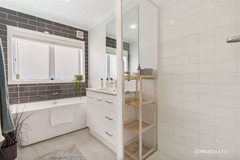 Photo of property in 2/862 East Coast Road, Northcross, Auckland, 0630