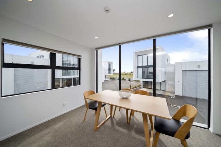 Photo of property in 2/86 Hurlstone Drive, Waiwhakaiho, New Plymouth, 4312