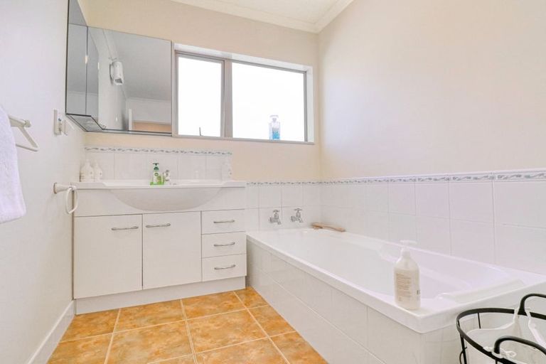 Photo of property in 102a Parkvale Road, Karori, Wellington, 6012