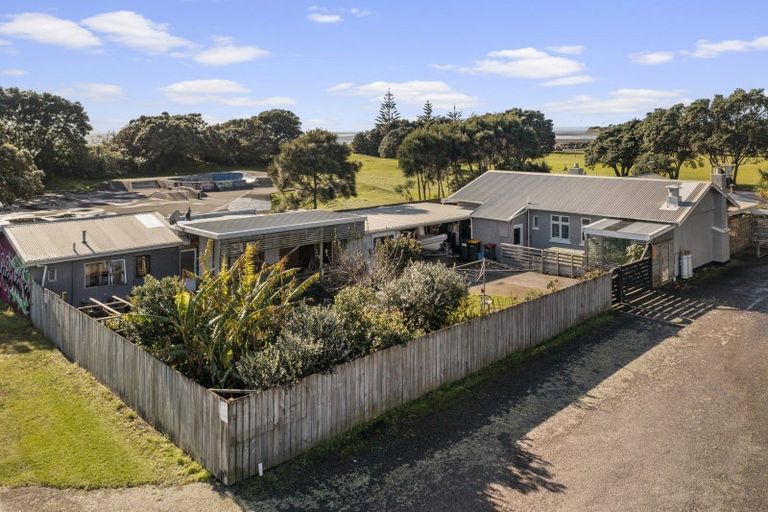 Photo of property in 9 West Beach, Waitara, 4320