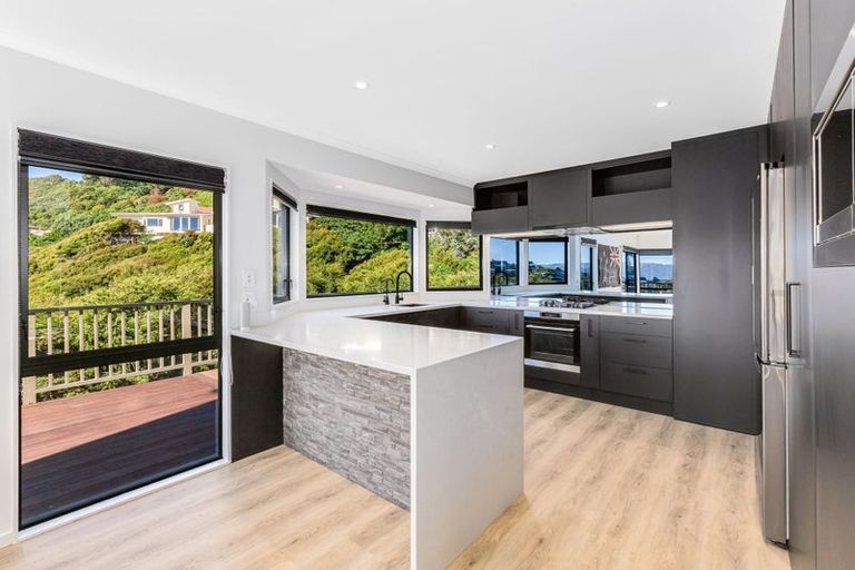 Photo of property in 8 Glengavel Grove, Papakowhai, Porirua, 5024