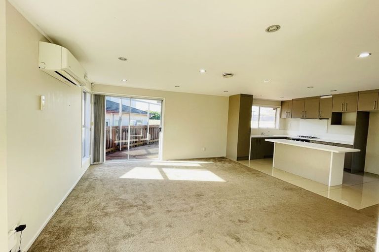 Photo of property in 16 Nan Place, Pakuranga Heights, Auckland, 2010