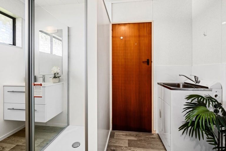 Photo of property in 2 Tiverton Crescent, Whalers Gate, New Plymouth, 4310