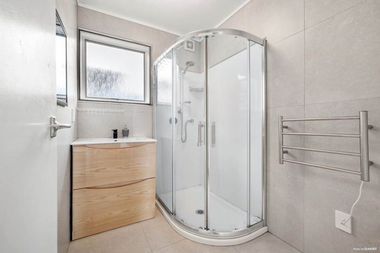 Photo of property in 1/19 Kathleen Street, Totara Vale, Auckland, 0627