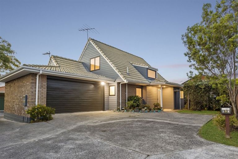 Photo of property in 1/13 Pinewood Grove, Botany Downs, Auckland, 2010