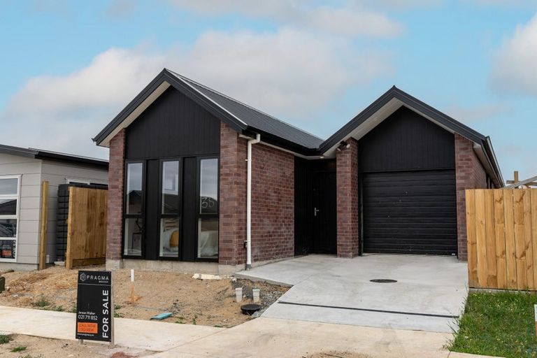 Photo of property in 23 Waruhia Crescent, Rototuna North, 3281