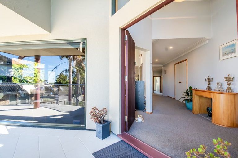Photo of property in 4 Takutai Avenue, Bucklands Beach, Auckland, 2012