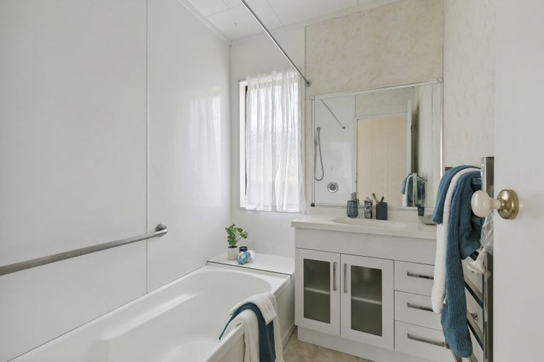 Photo of property in 2 Stockden Place, Karori, Wellington, 6012