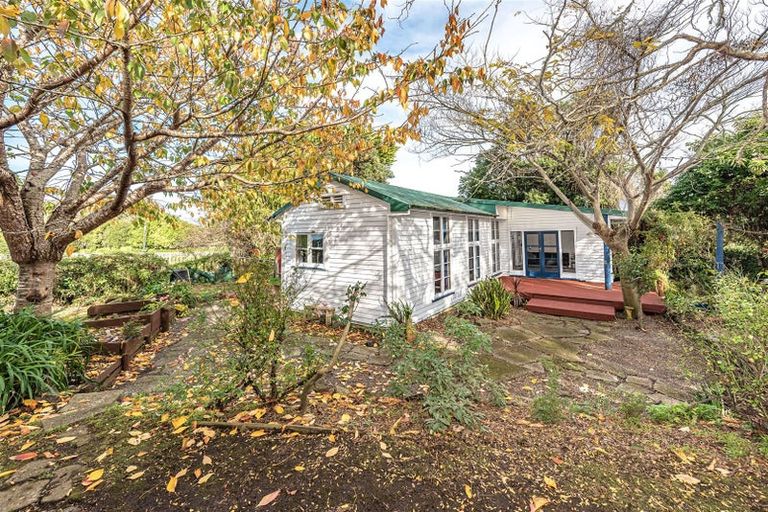Photo of property in 2a Weraroa Road, Waverley, 4510