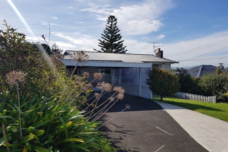 Photo of property in 12 Limmer Place, Browns Bay, Auckland, 0632