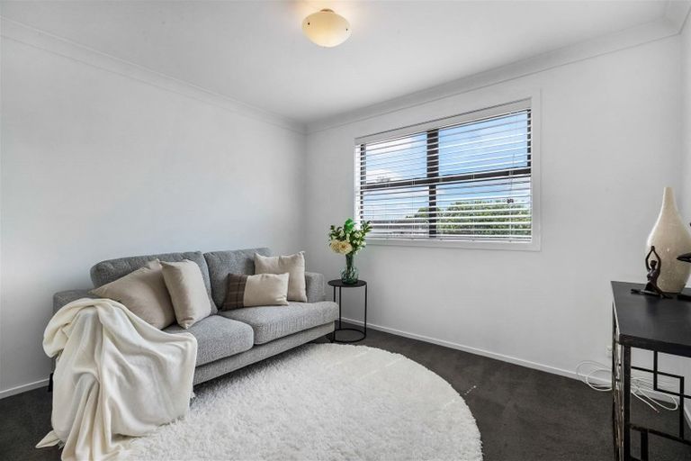 Photo of property in 49 Minaret Drive, Bucklands Beach, Auckland, 2014