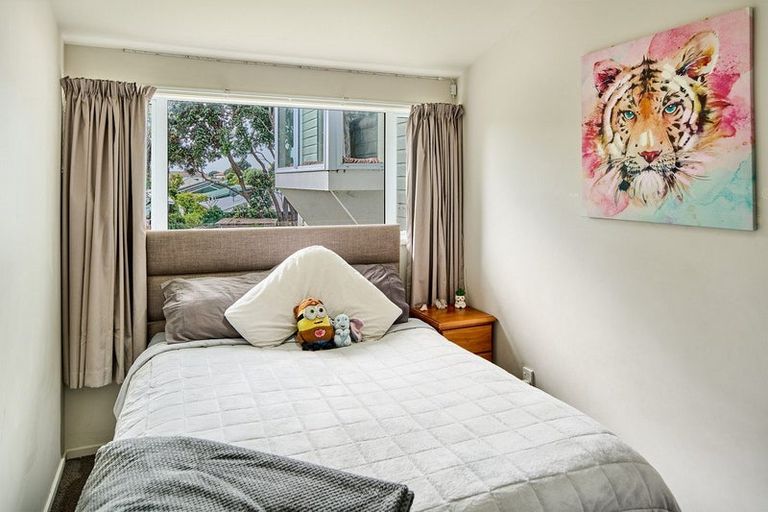 Photo of property in 5b Whitehouse Road, Titahi Bay, Porirua, 5022