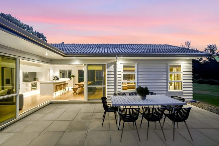 Photo of property in 343 Glenvar Road, Long Bay, Auckland, 0630