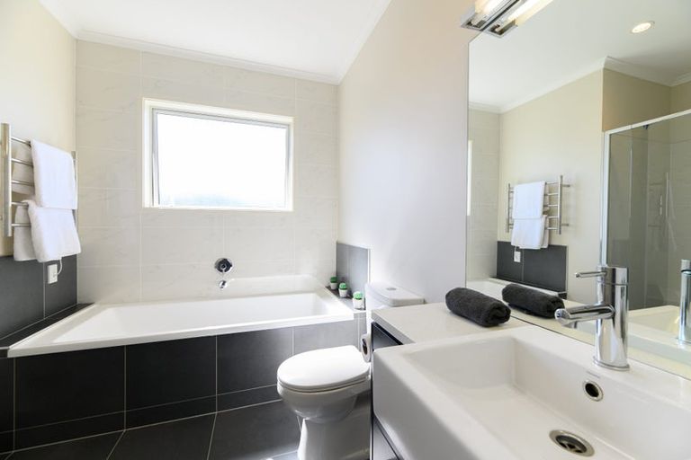 Photo of property in 11 Pitoitoi Drive, Riverhead, 0820