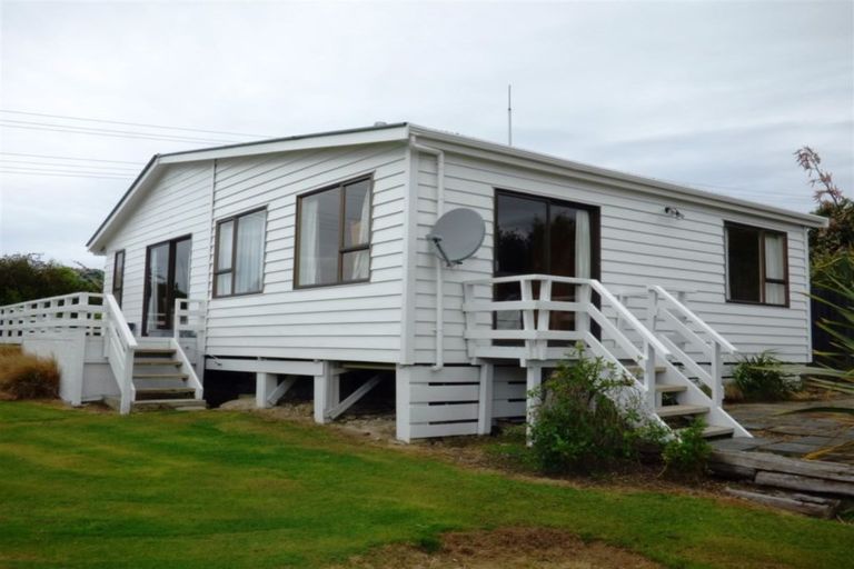 Photo of property in 16 Kamahi Street, Kaka Point, Balclutha, 9271