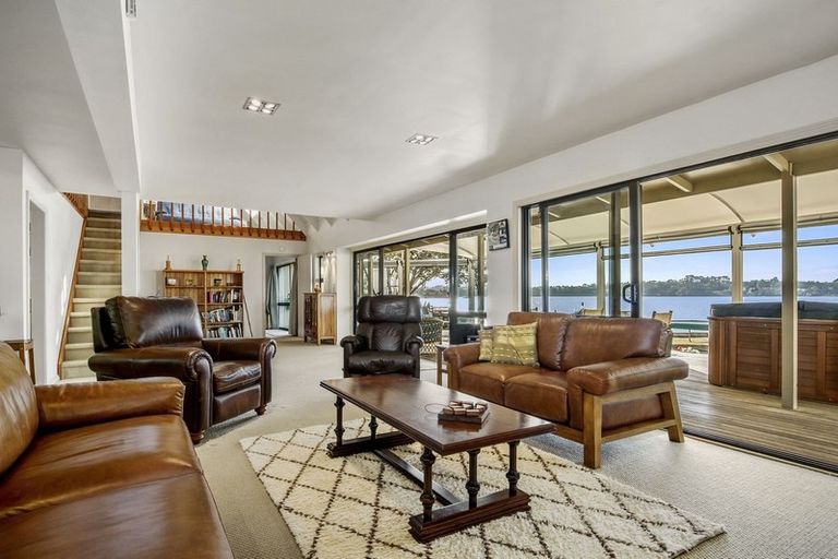 Photo of property in 68 The Terrace, Herald Island, Auckland, 0618