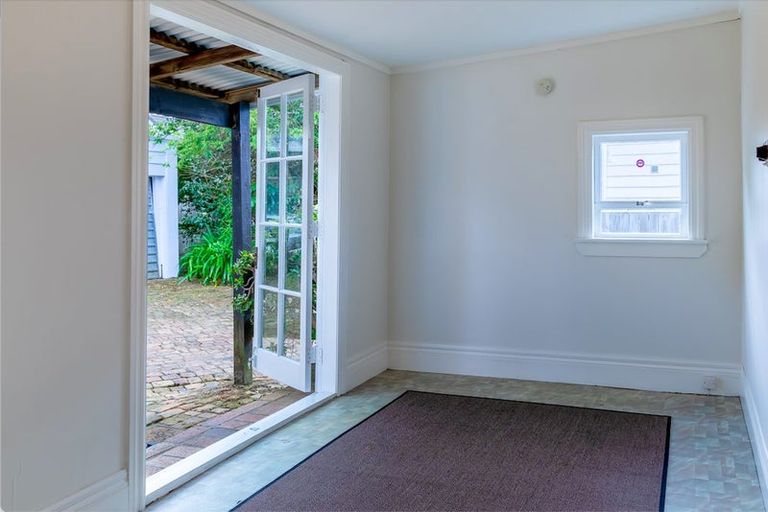 Photo of property in 55 Hutchinson Avenue, New Lynn, Auckland, 0600