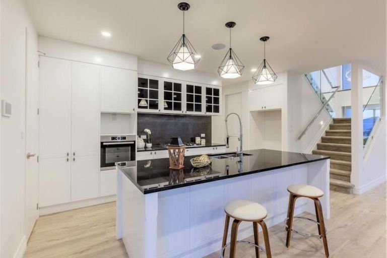 Photo of property in 10 Ian Gordon Lane, Orewa, 0931