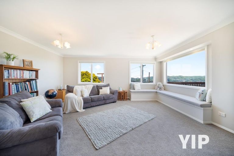 Photo of property in 9 Paparangi Crescent, Paparangi, Wellington, 6037