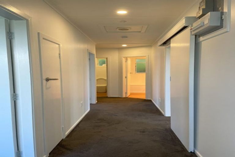 Photo of property in 16 Balmain Street, Newlands, Wellington, 6037