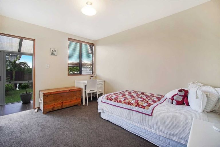 Photo of property in 65 Forrest Hill Road, Milford, Auckland, 0620