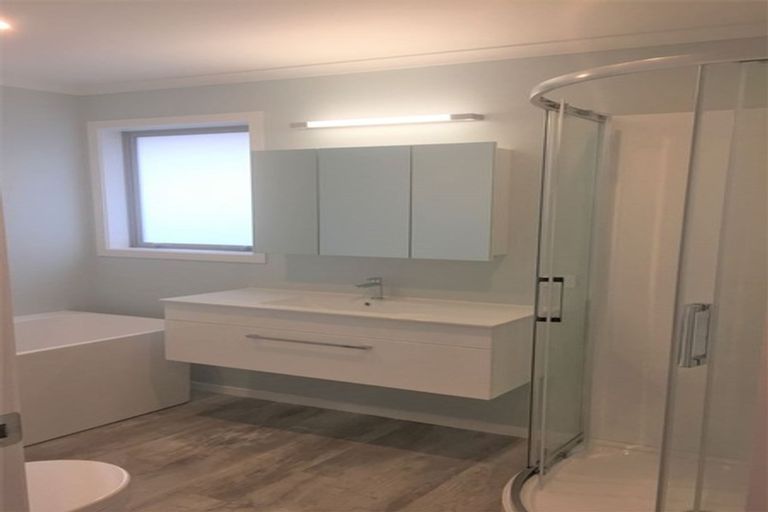 Photo of property in 8 Pateke Drive, Kenepuru, Porirua, 5022