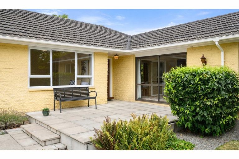 Photo of property in 8 Blossomdale Place, Bishopdale, Christchurch, 8053