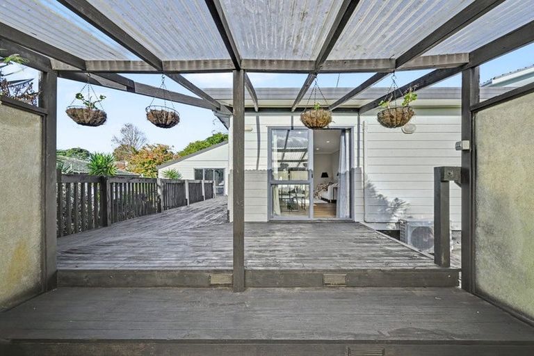 Photo of property in 30 Arlette Place, Massey, Auckland, 0614