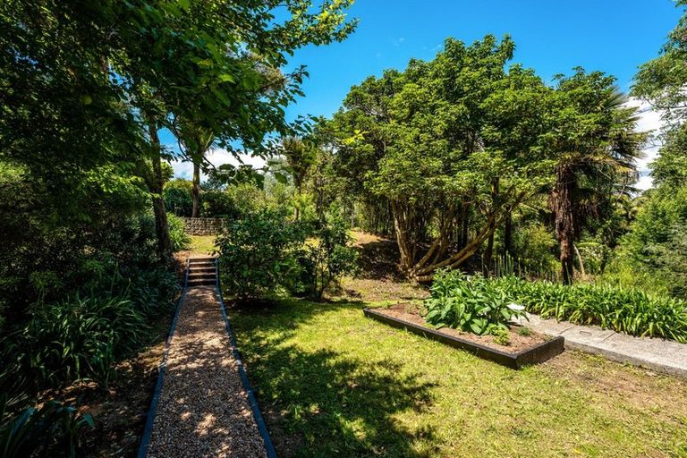Photo of property in 11 Lannan Road, Surfdale, Waiheke Island, 1081