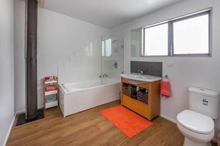 Photo of property in 20 Brook Street, Southbridge, 7602