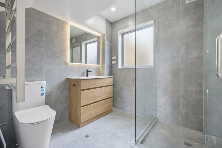 Photo of property in 298a Sunset Road, Windsor Park, Auckland, 0632