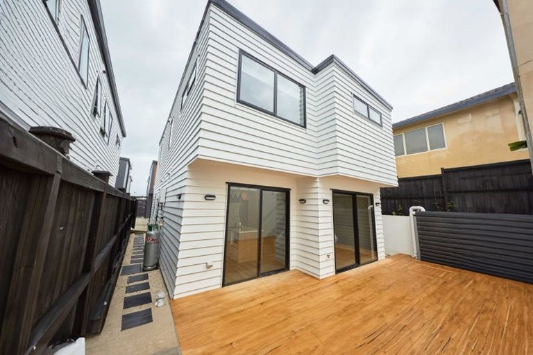 Photo of property in 36d Eastern Beach Road, Bucklands Beach, Auckland, 2012