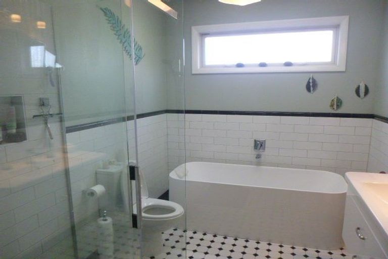 Photo of property in 11 Burma Road, Khandallah, Wellington, 6035