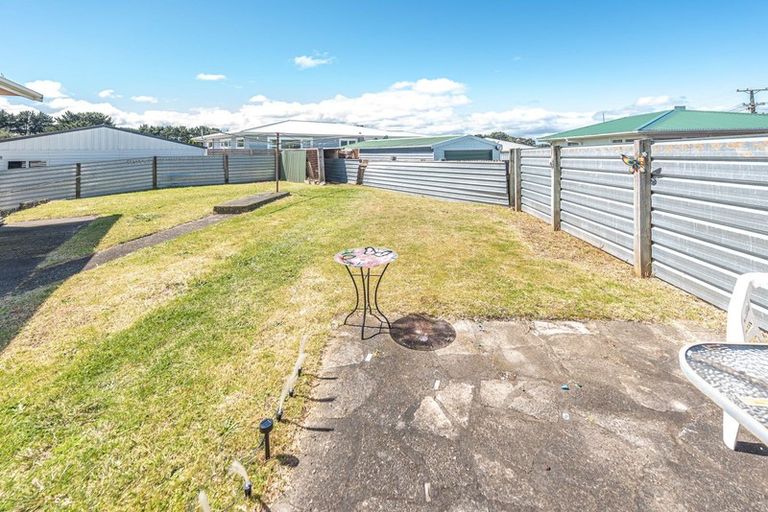 Photo of property in 4 Glenn Street, Castlecliff, Whanganui, 4501