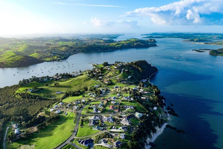 Photo of property in 16 Kotare Crescent, Pahi, Paparoa, 0571