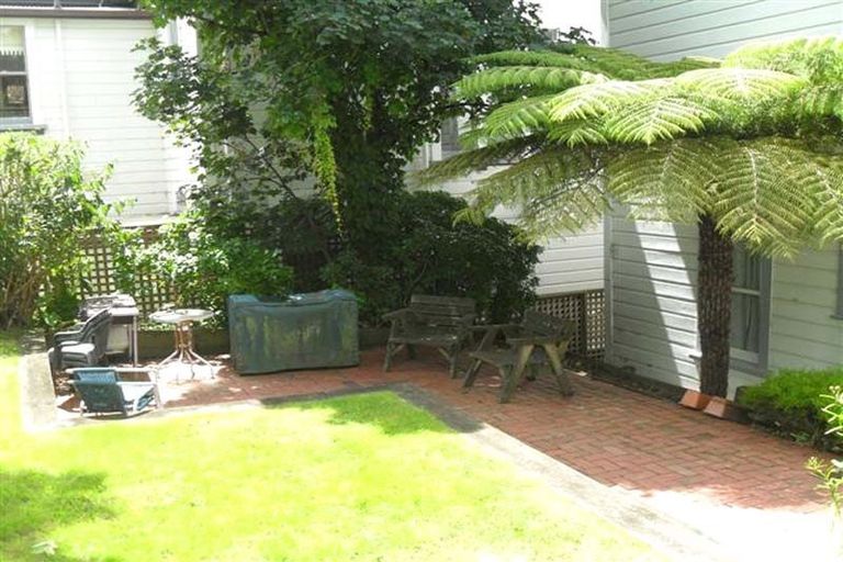 Photo of property in 2/28 Grant Road, Thorndon, Wellington, 6011