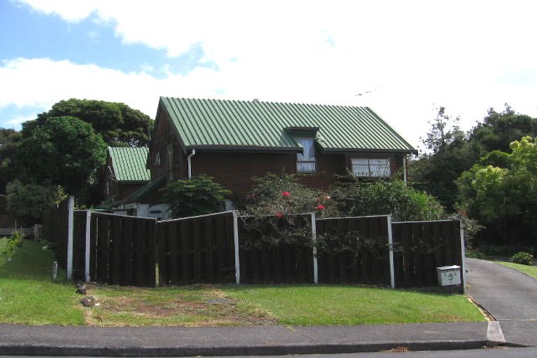 Photo of property in 1/5 Eugen Place, Bayview, Auckland, 0629
