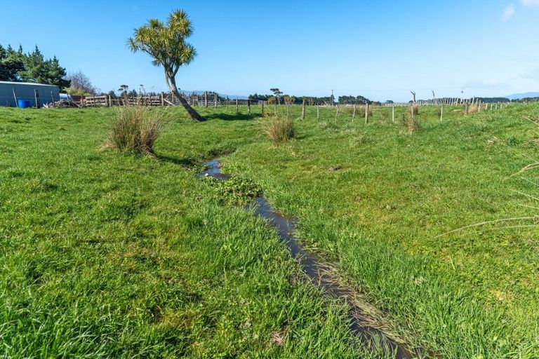 Photo of property in 360 Western Lake Road, Western Lake, Featherston, 5773