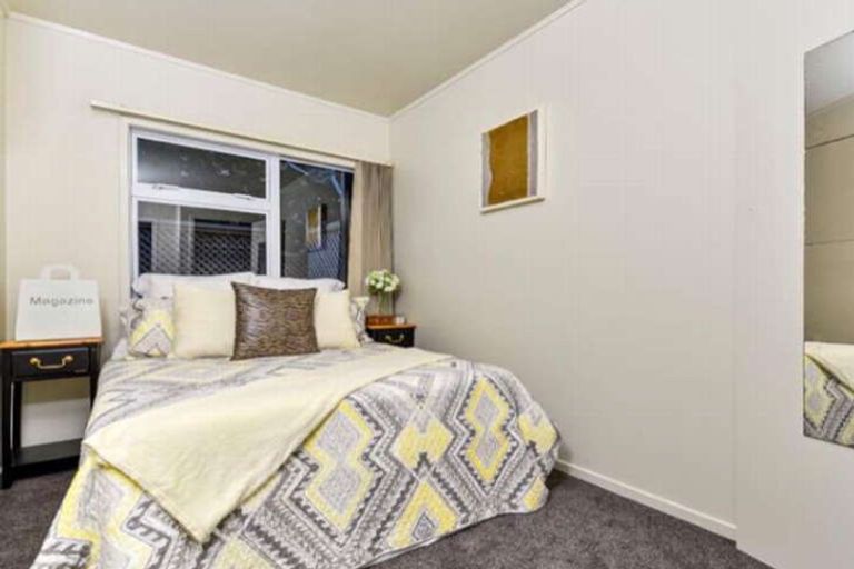 Photo of property in 3/23 Lake Road, Northcote, Auckland, 0627