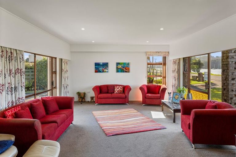 Photo of property in 27 Robinson Road, Whitianga, 3510