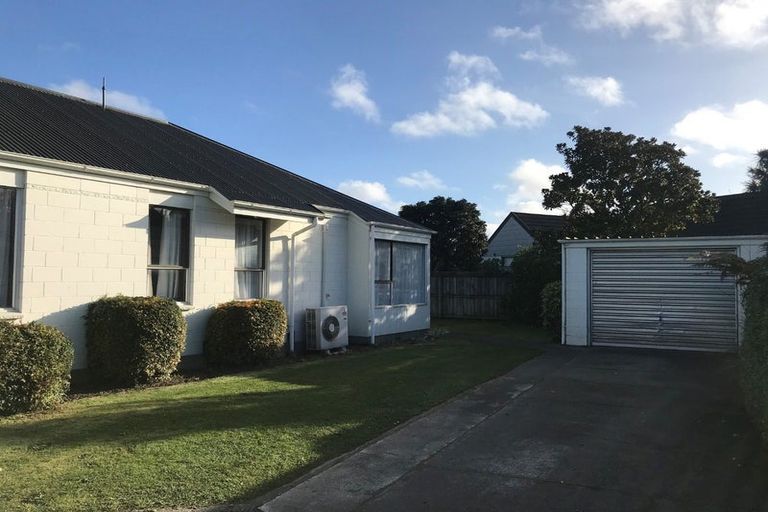 Photo of property in 2/16 Mulberry Place, Redwood, Christchurch, 8051