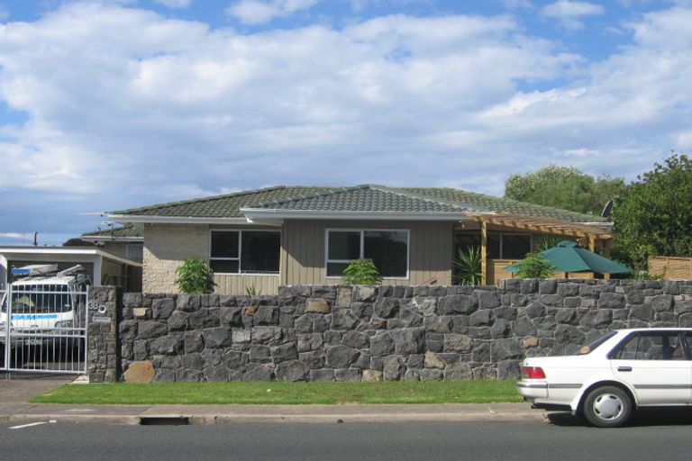 Photo of property in 1/38 Akoranga Drive, Northcote, Auckland, 0627