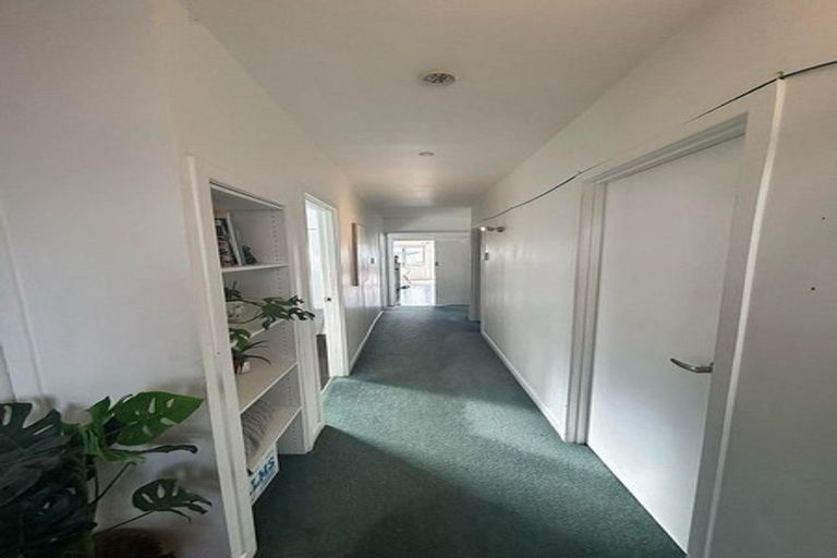 Photo of property in 2/119 Carlisle Road, Northcross, Auckland, 0632