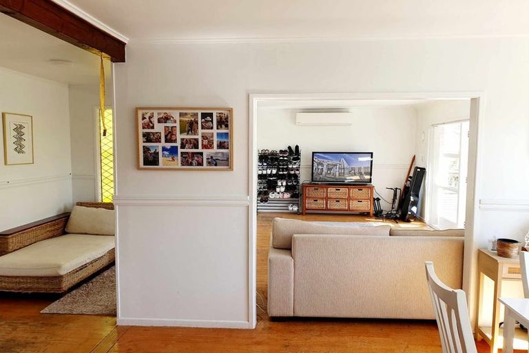 Photo of property in 8 Aplin Place, Birkdale, Auckland, 0626