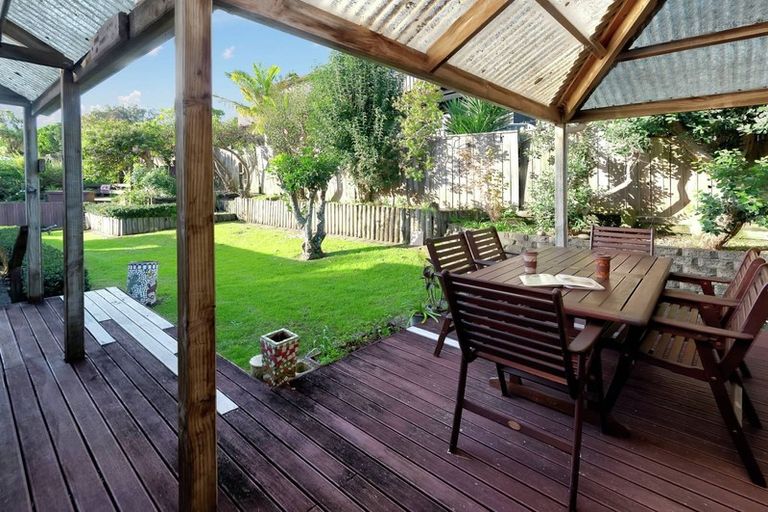 Photo of property in 18 Evelyn Road, Cockle Bay, Auckland, 2014