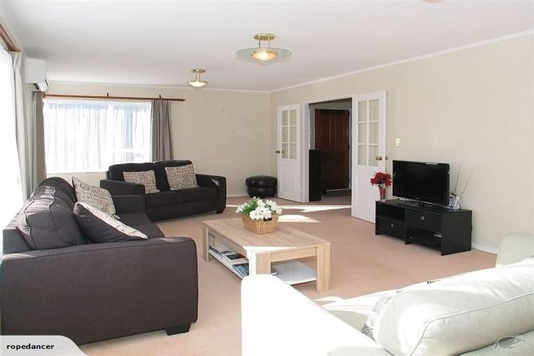 Photo of property in 4 Swinford Crescent, Johnsonville, Wellington, 6037