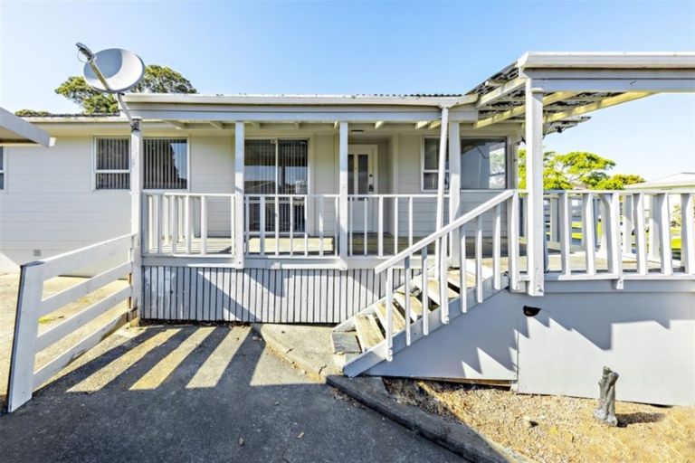 Photo of property in 14 Frobisher Way, Clendon Park, Auckland, 2103