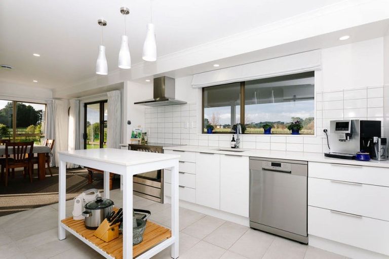 Photo of property in 77120a State Highway 2, Dannevirke, 4977