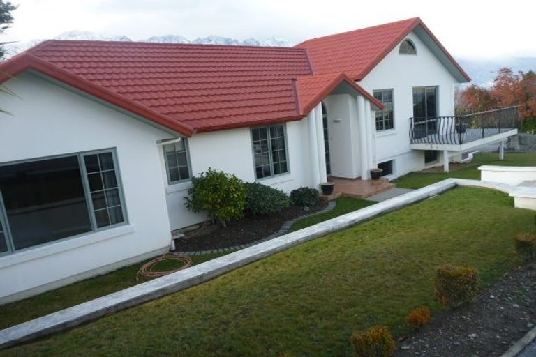 Photo of property in 49 Cedar Drive, Kelvin Heights, Queenstown, 9300