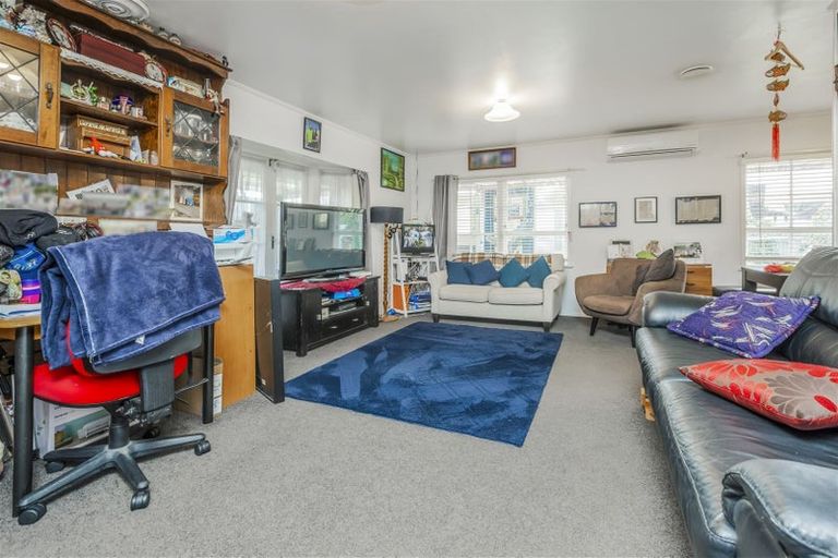 Photo of property in 10 Helms Place, Manurewa, Auckland, 2102